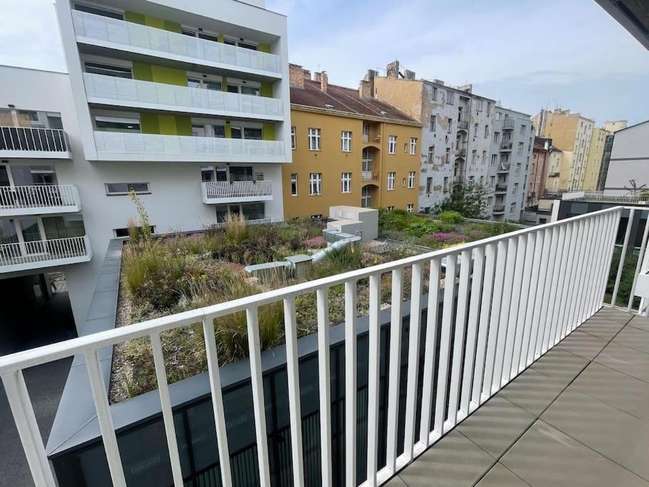 Apartment Karel With Garage Parking Praga Esterno foto