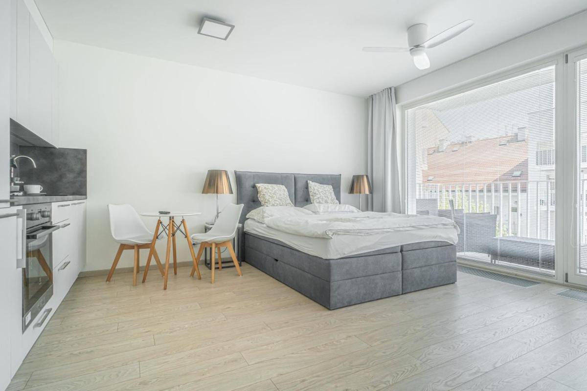 Apartment Karel With Garage Parking Praga Esterno foto