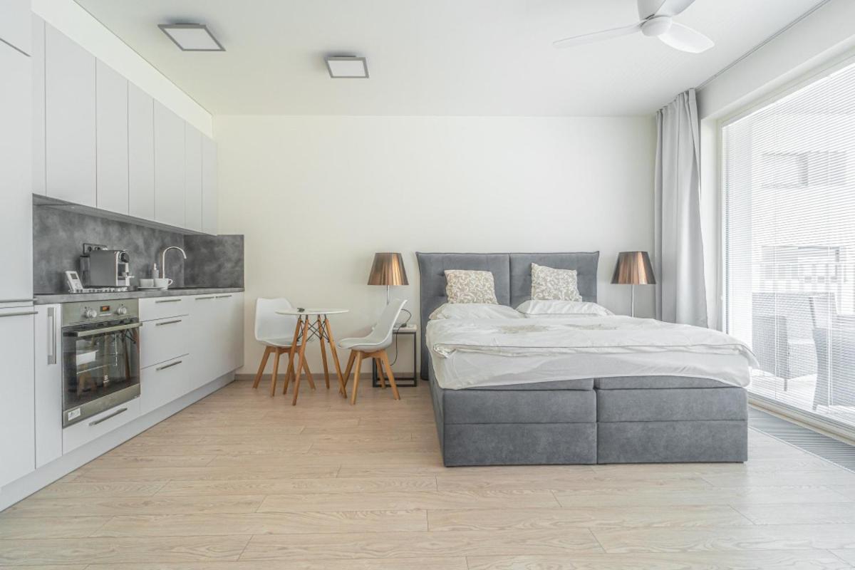 Apartment Karel With Garage Parking Praga Esterno foto
